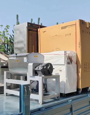 天津客户订购的馒头流水线装备装车发货