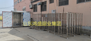 三台差别规格的高温压力蒸房装车发货